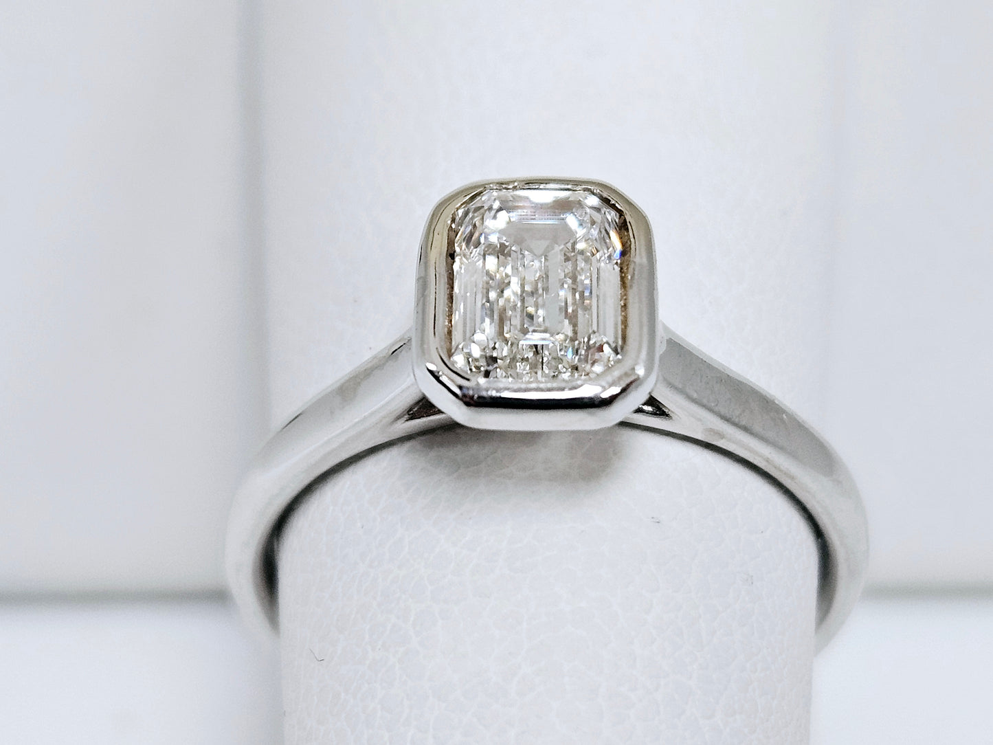 Emerald Cut 1.00ct Dia solitaire 14KWG IGI E/VVS2 Sz6.75