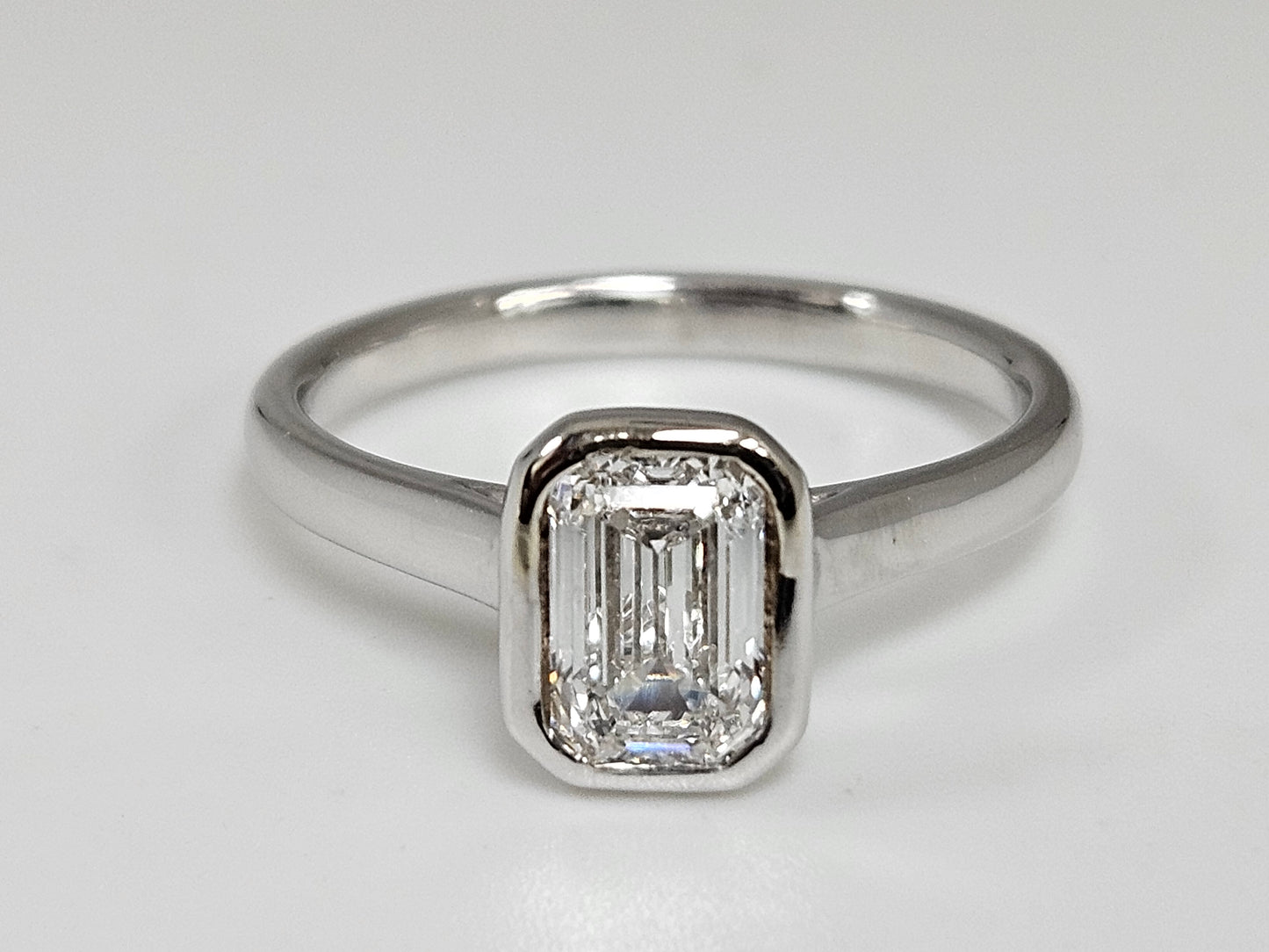 Emerald Cut 1.00ct Dia solitaire 14KWG IGI E/VVS2 Sz6.75