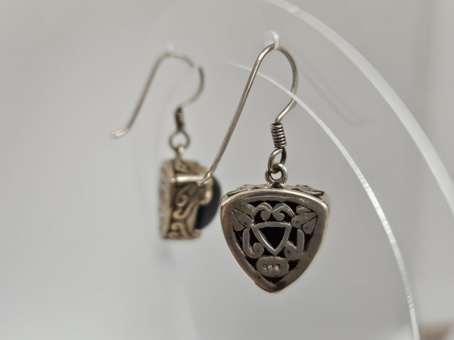 SS BLACK Stone Triangle Dangle