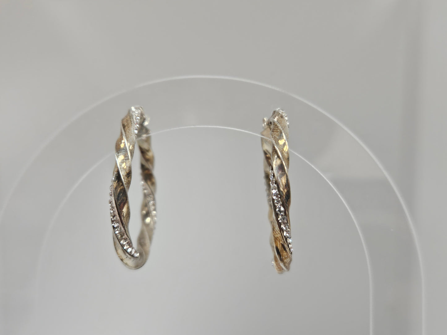SS TWIST HOOP Earring with stones