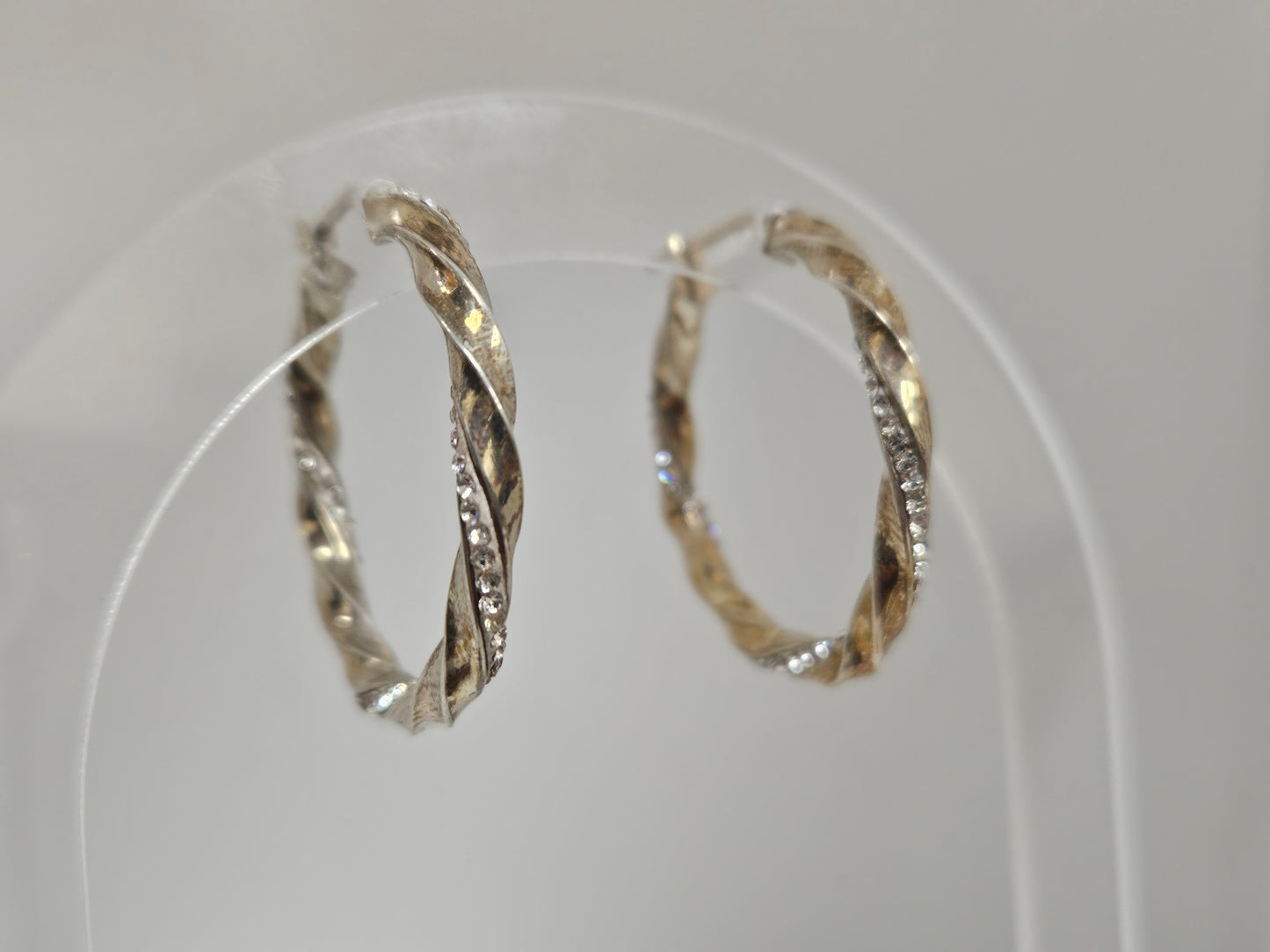 SS TWIST HOOP Earring with stones