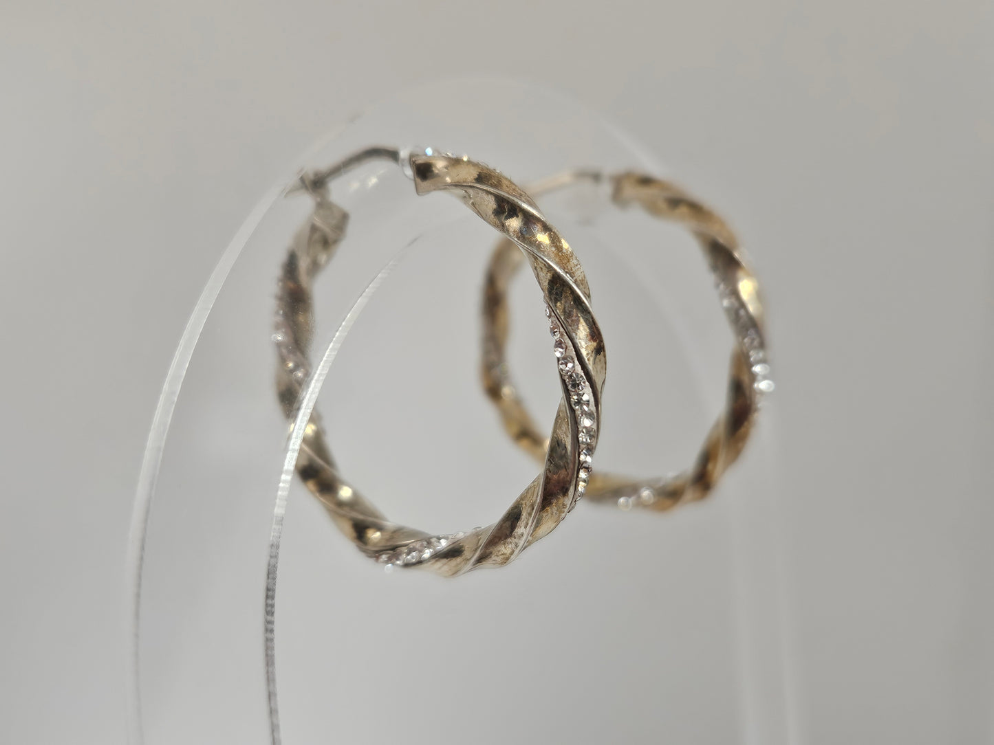 SS TWIST HOOP Earring with stones