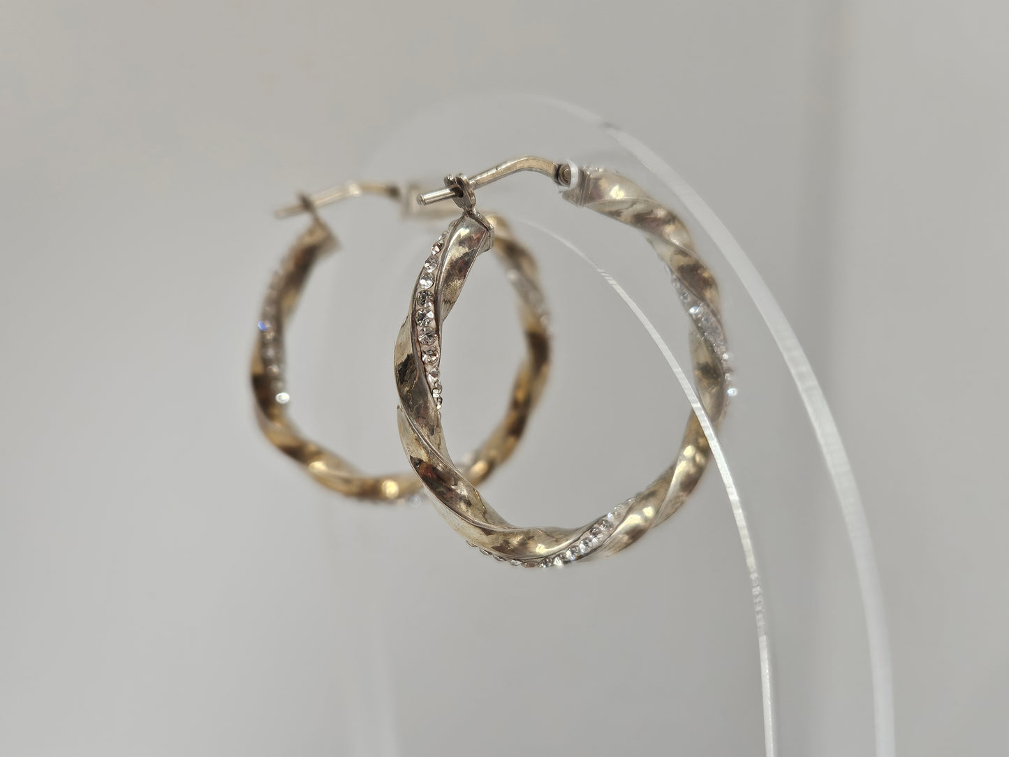 SS TWIST HOOP Earring with stones