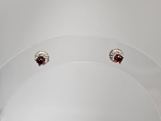 SS Garnet Cab Earrings 3mm Garnet