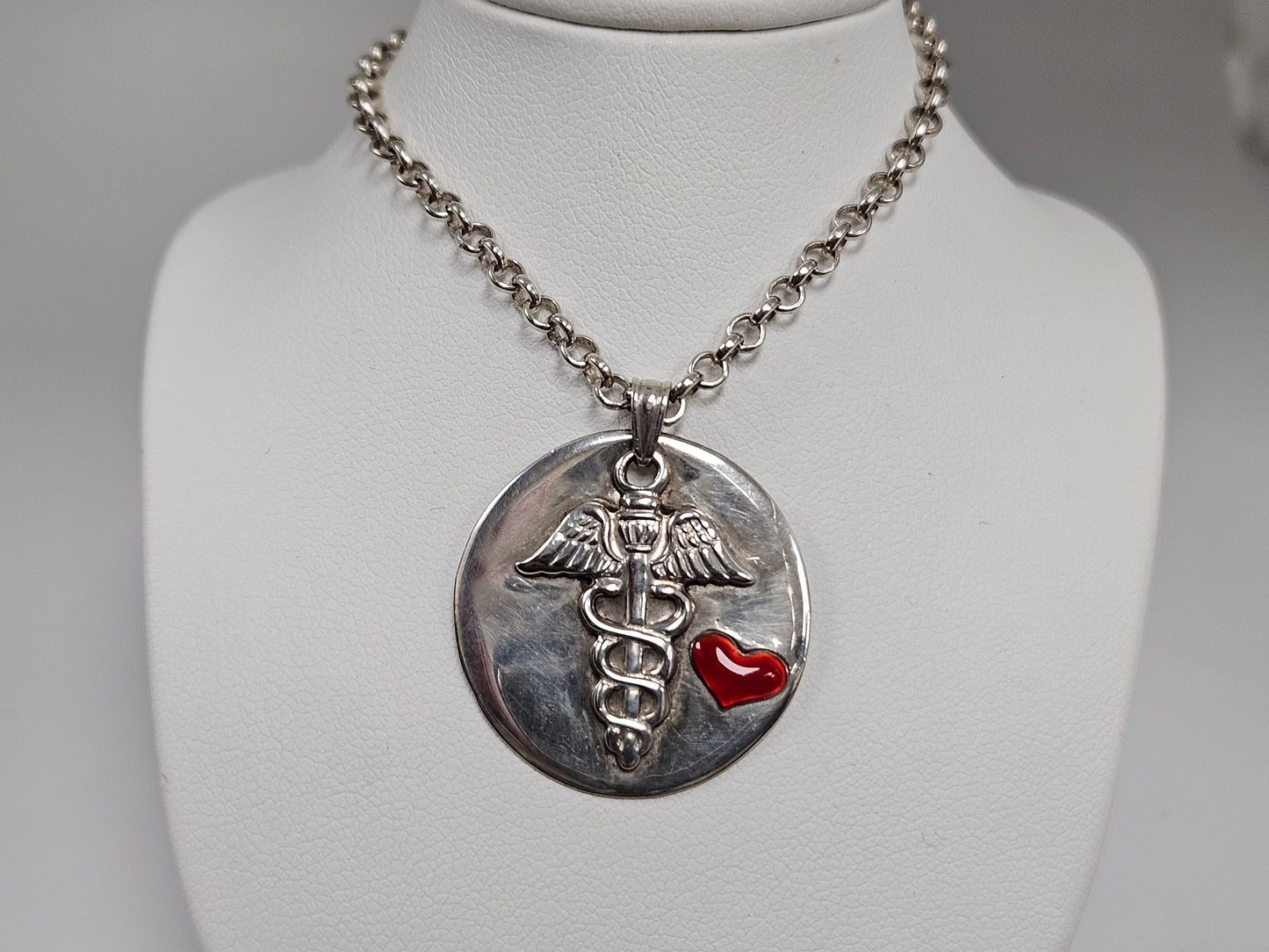 SS ROUND PEND MEDIC ALERT with SS cable chain