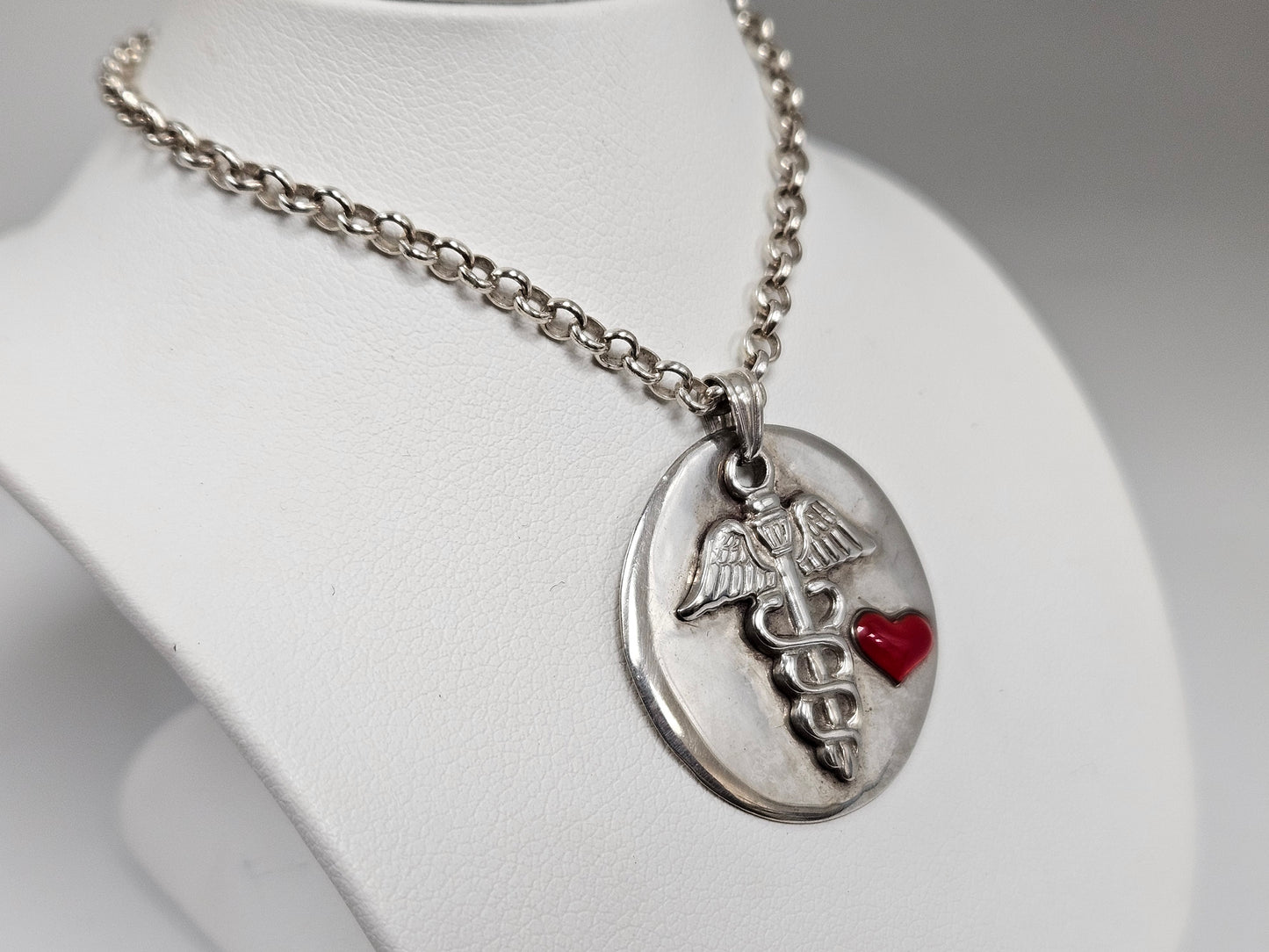 SS ROUND PEND MEDIC ALERT with SS cable chain