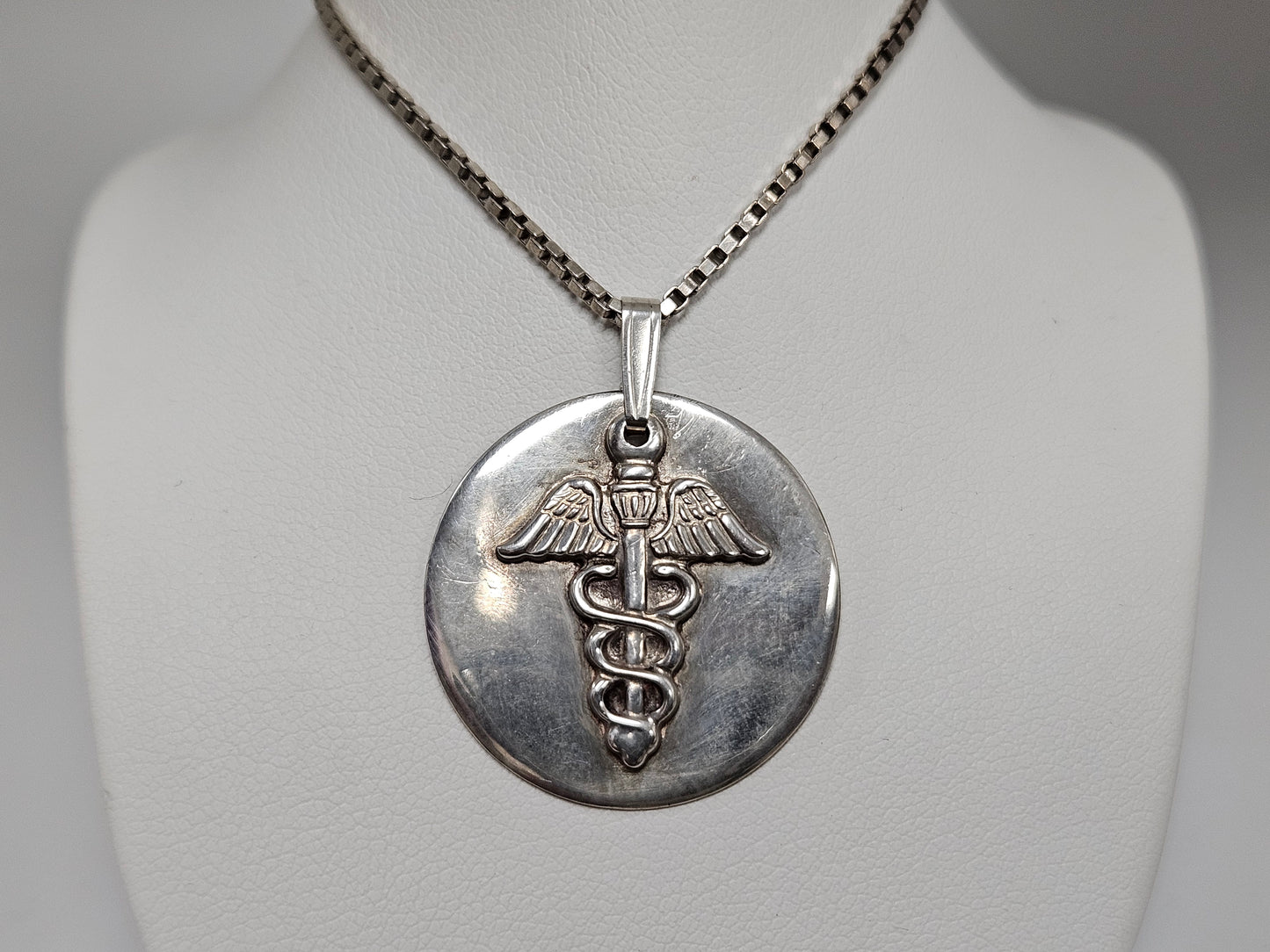 SS ROUND MED ALERT PEND 19" box chain