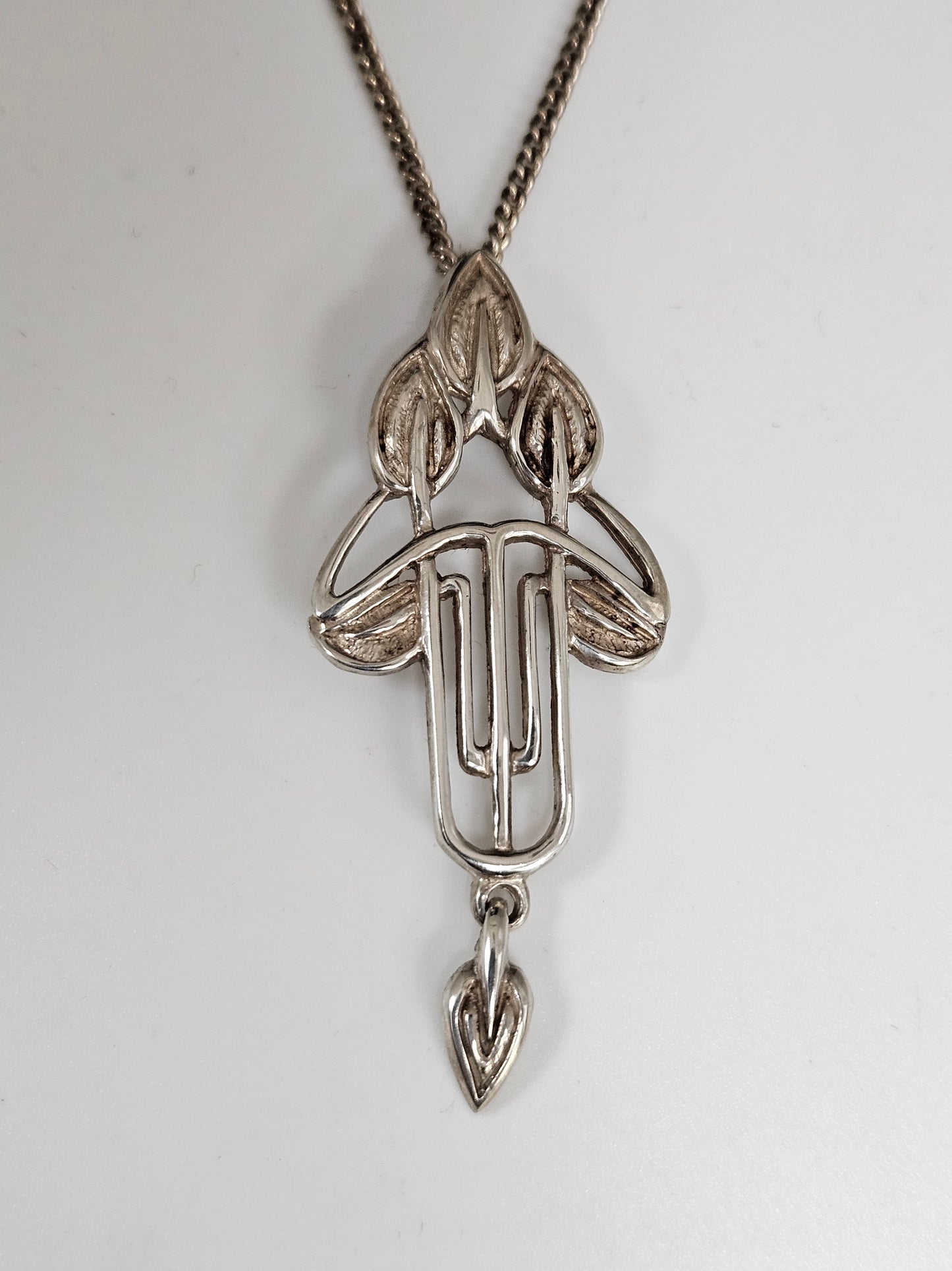 SS Hobbit Pendant with Cable chain