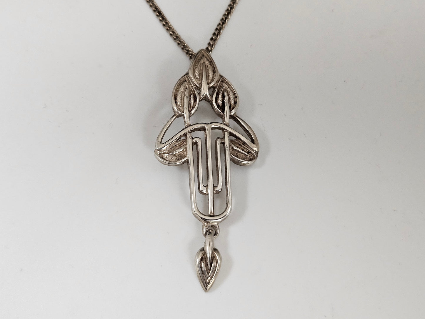 SS Hobbit Pendant with Cable chain