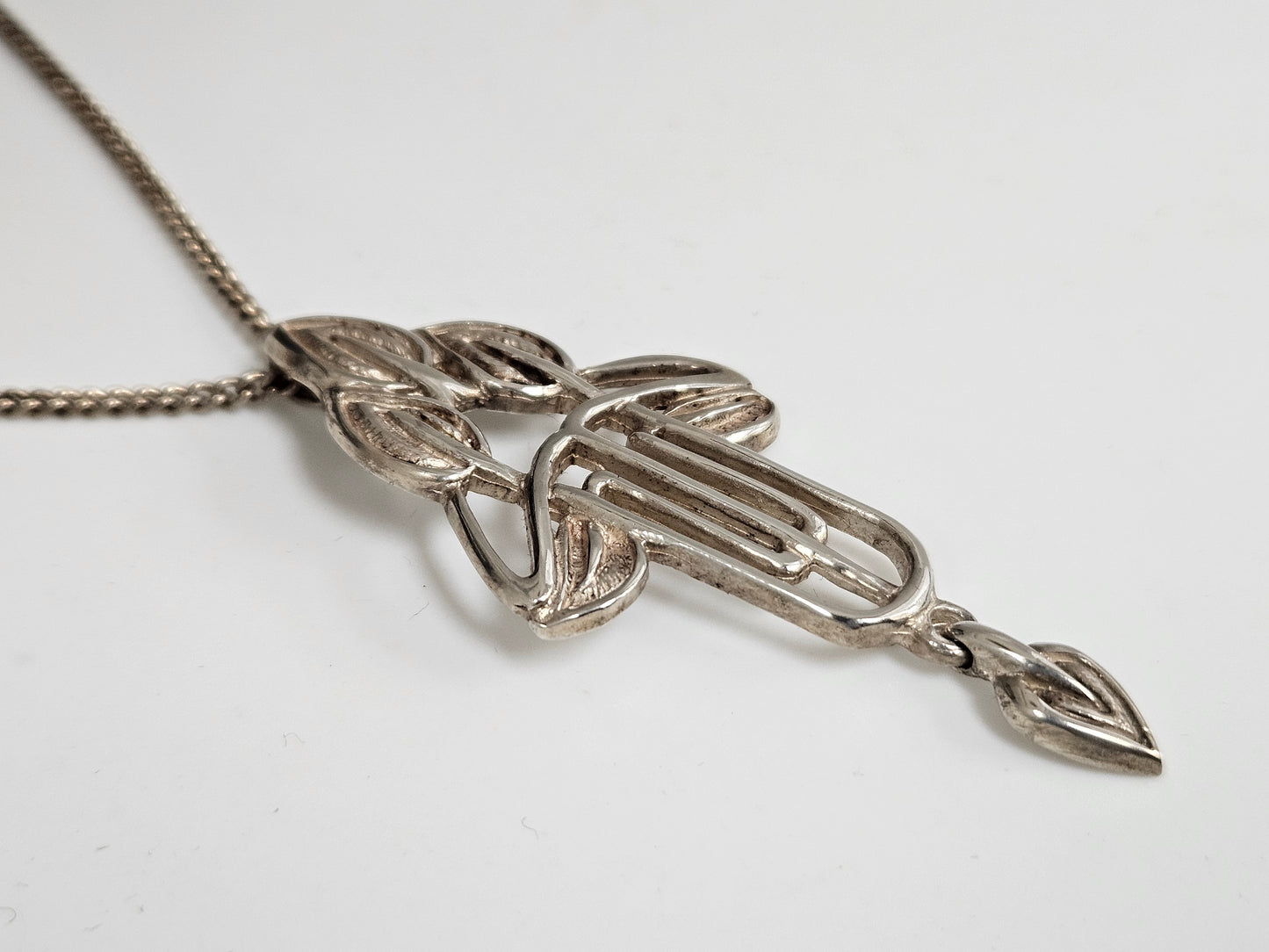 SS Hobbit Pendant with Cable chain