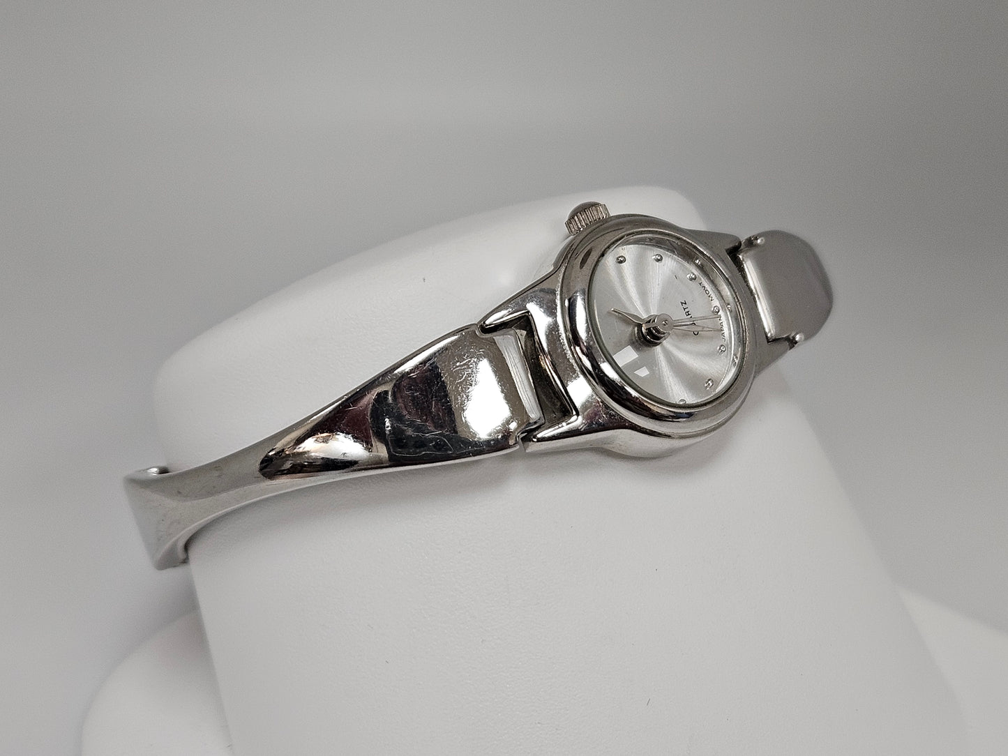 Ladies Round Face Watch link bracelet