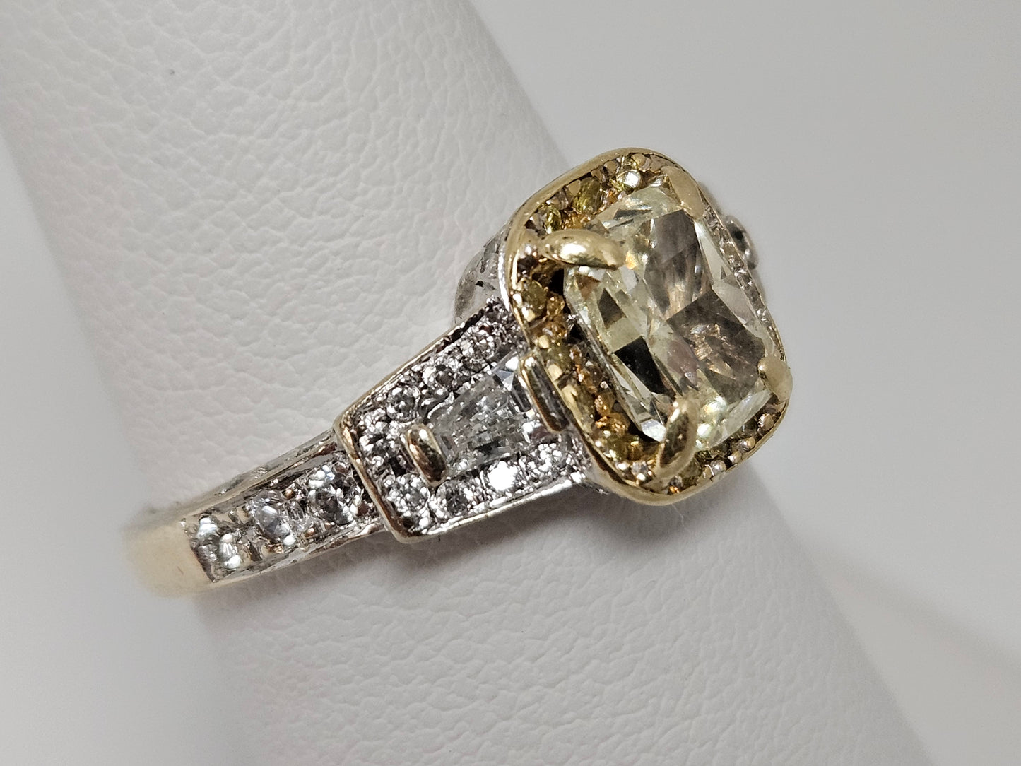 Canary Diamond Ring Set in 18k Two-Tone Gold