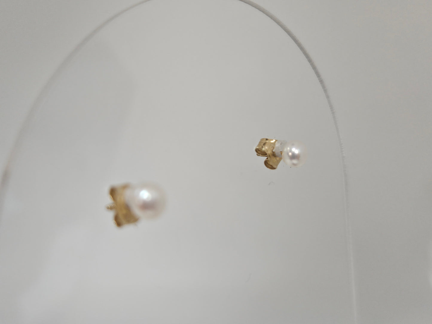 4MM PEARL STUDS 14KYG Baby Screw on Back