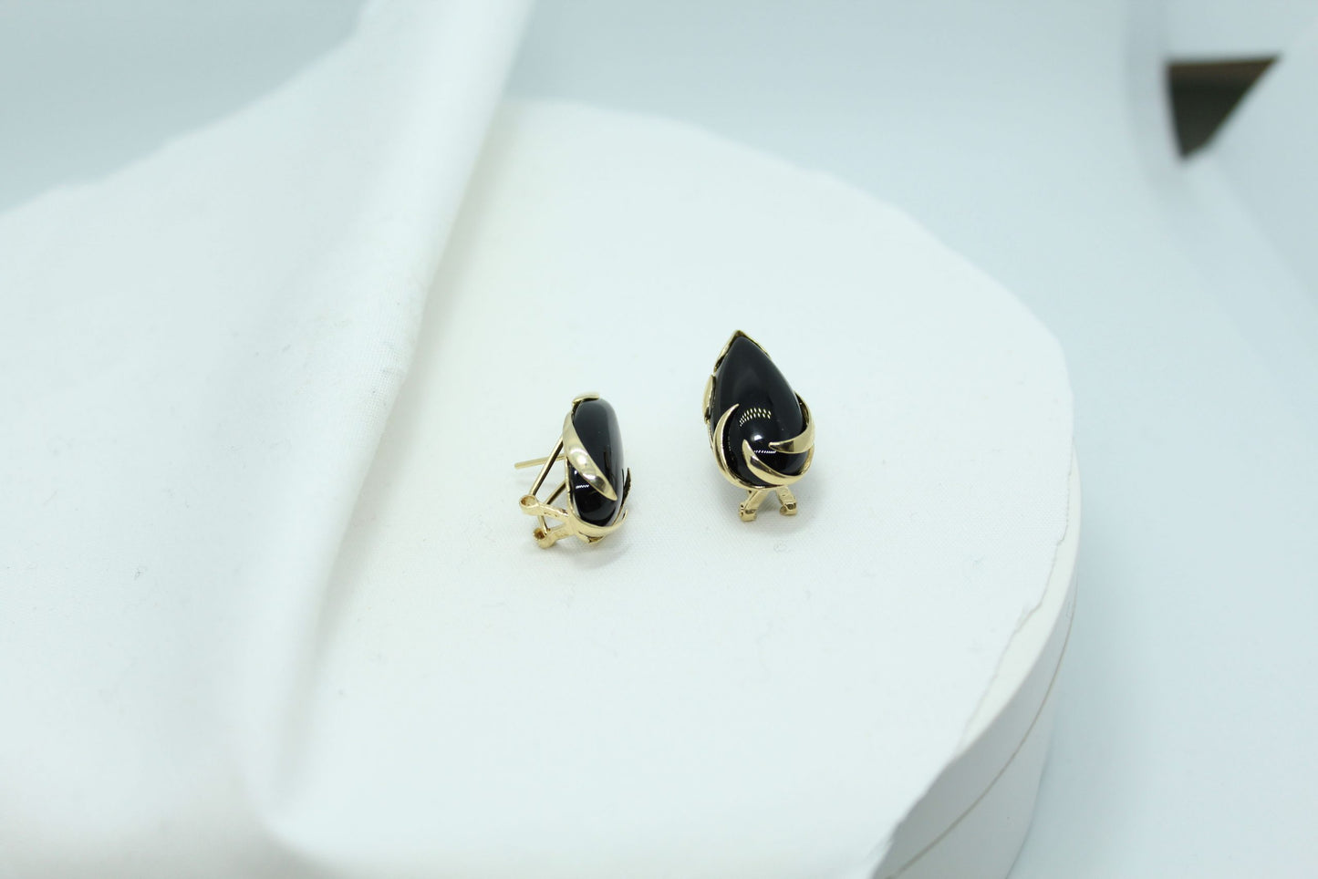 14KT YG Pear Shape Onyx Earrings